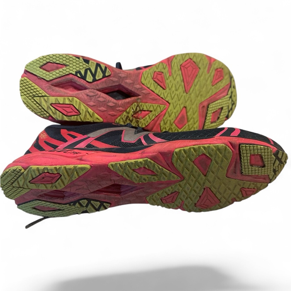 Final Price! New Balance Women's Racing Shoes - Navy and Pink size 9 - Picture 4 of 5